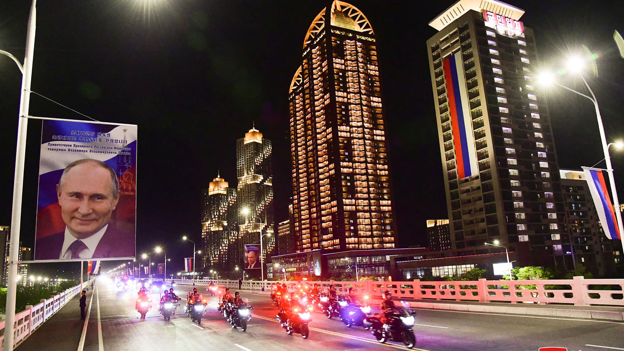 Le convoi transportant le dirigeant nord-coréen Kim Jong Un et le président russe Vladimir Poutine se dirige en direction de la capitale nord-coréenne, le 19 juin 2024.