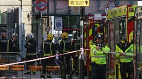 La police scientifique dans le métro londonien, à la station Parsons Green, vendredi 15 septembre