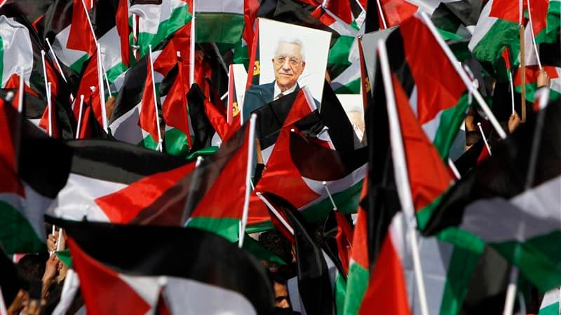 Le président de l'Autorité palestinienne Mahmoud Abbas a été accueilli dimanche par une foule en liesse à son retour à Ramallah, en Cisjordanie, trois jours après le vote de l'Onu qui a accordé le statut d'Etat non-membre observateur à la Palestine. /Phot