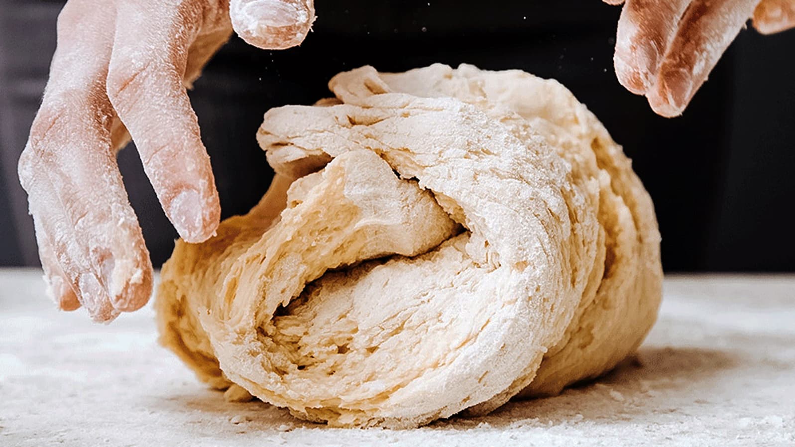 La Maison privilégie la fermentation naturelle et les longs repos de la pâte La Maison privilégie la fermentation naturelle et les longs repos de la pâte