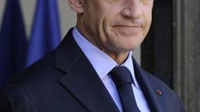 La cote de Nicolas Sarkozy est en hausse de quatre points avec 34% dans le palmarès de l'action gouvernementale OpinionWay pour le quotidien Metro diffusé dimanche soir. /Photo prise le 30 septembre 2011/REUTERS/Gonzalo Fuentes