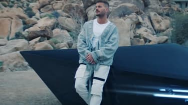 M. Pokora dans le clip "Les Planètes"