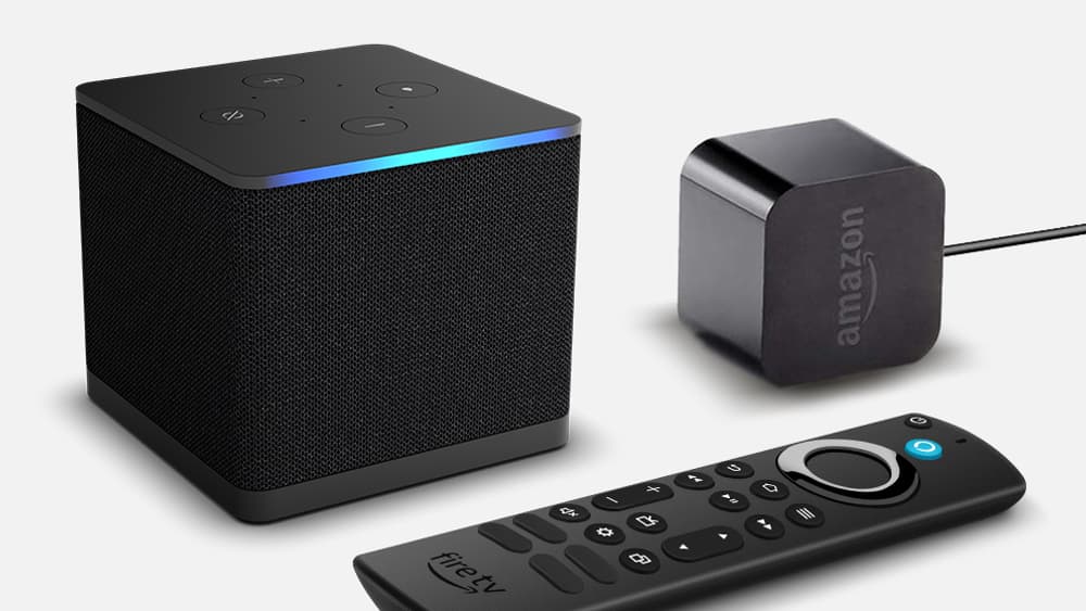 Le nouveau Fire TV Cube et la télécommande vocale Alexa Pro qui peut être retrouvée.