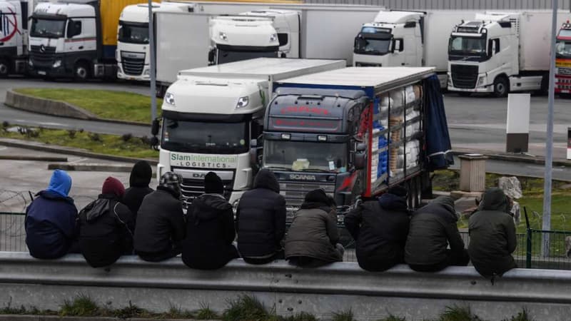 Au moins 46 interpellations ont eu lieu après l'intrusion de migrants dans le port de Calais (PHOTO D'ILLUSTRATION)