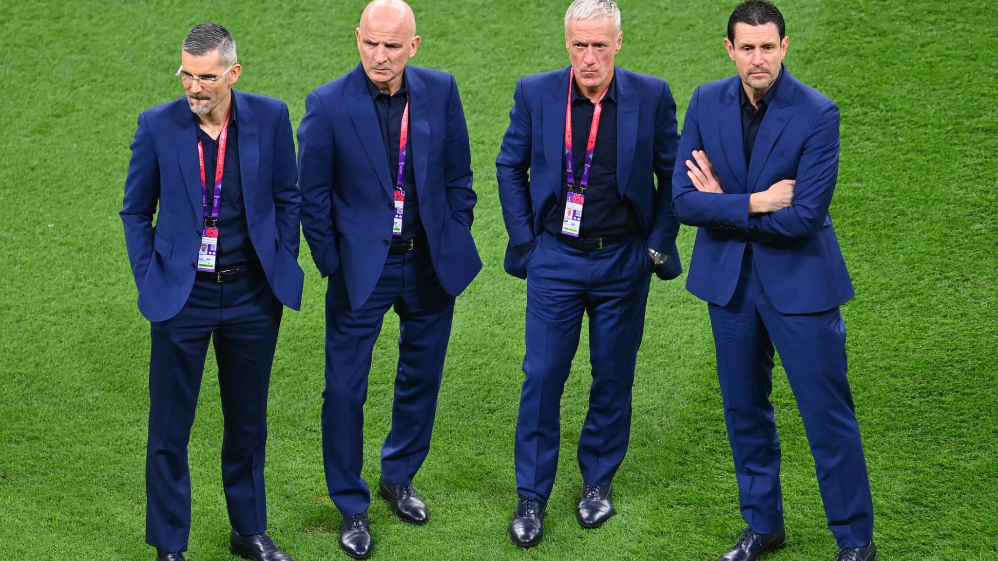 Didier Deschamps et son staff avant France-Angleterre.