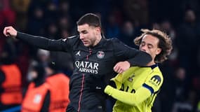 Lucas Hernandez donne un coup de coude à Xavi Simons lors de PSG-Tottenham en Ligue des champions, le 26 novembre 2025