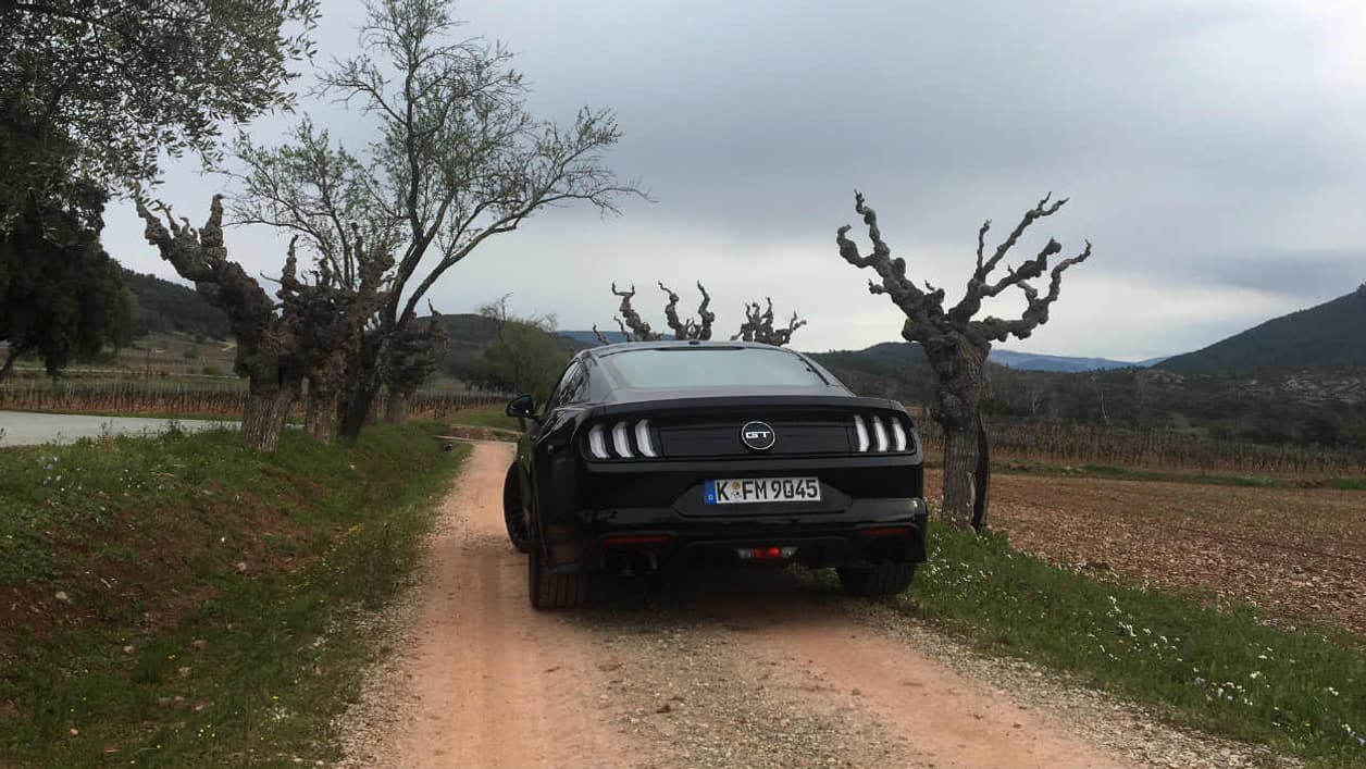 La Mustang dispose d'un système nommé 'Valve Active'. Il permet de modifier la sonorité de l'échappement, pour rendre le V8 plus ou moins chantant.