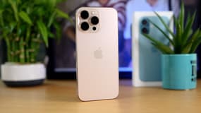 L'iPhone 16 Pro Max en couleur titane sable
