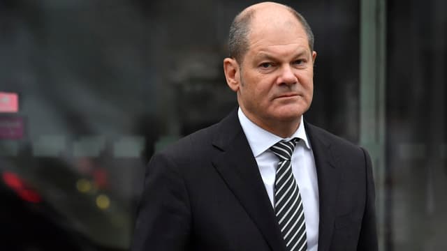 C'est le très modéré maire de Hambourg, Olaf Scholz, 59 ans, qui va prendre les rênes du ministère des Finances.