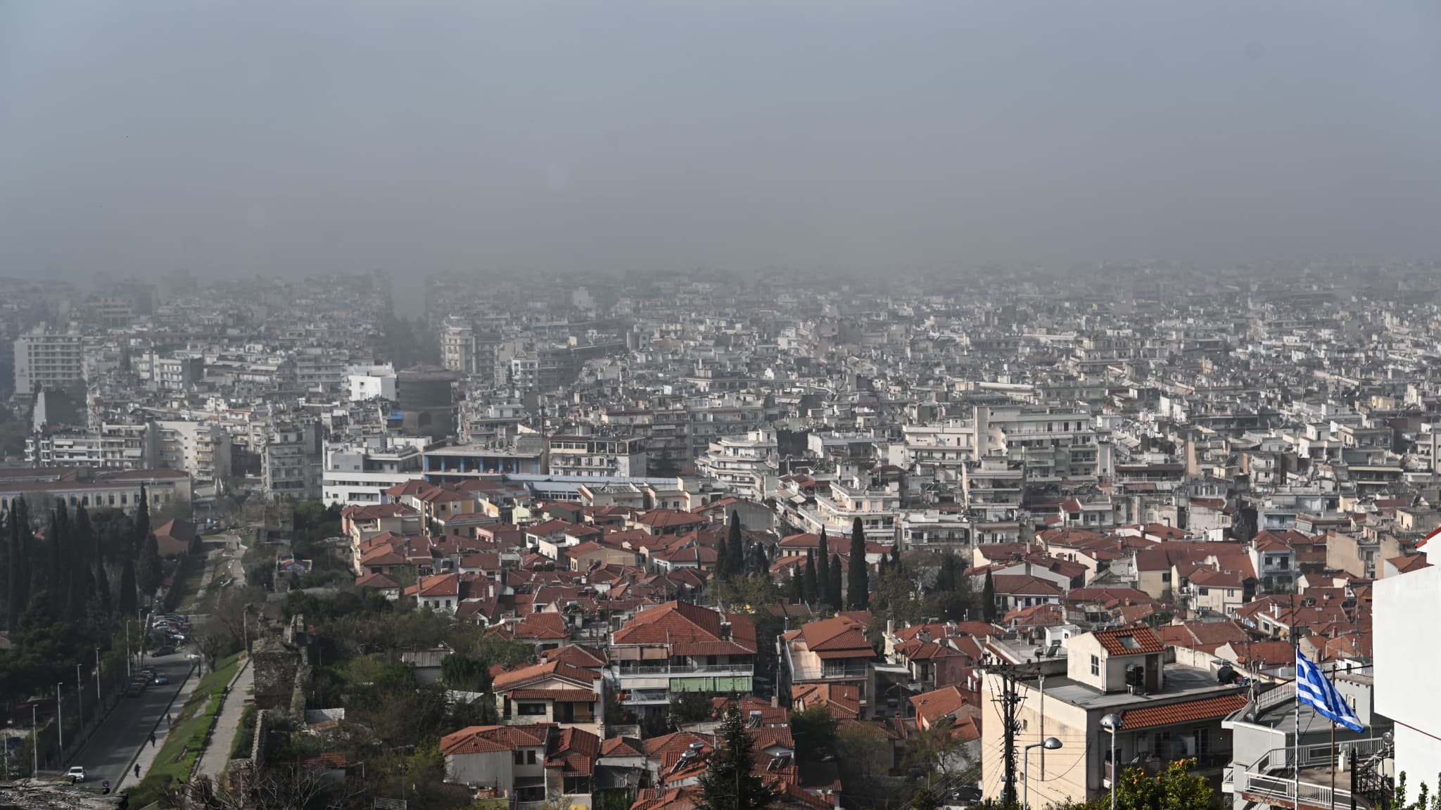 La ville de Thessalonique, sous le sable du Sahara, le 1er avril 2024.