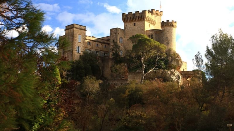 Le château de la Barben est à vendre pour moins de 20 millions d'euros.