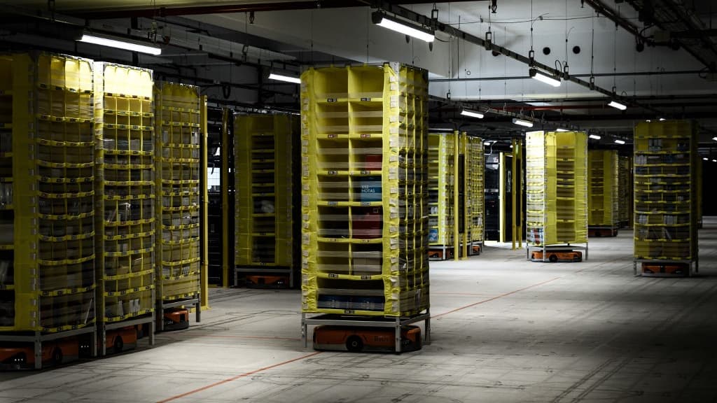 Amazon inaugure son premier entrepôt robotisé en France