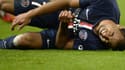 Lucas, ici à terre, a, comme tous les autres joueurs du PSG, des préférences au sein du staff médical de son club.