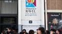 Des élèves se rassemblent devant le lycée Maurice-Ravel à Paris le 29 mars 2024