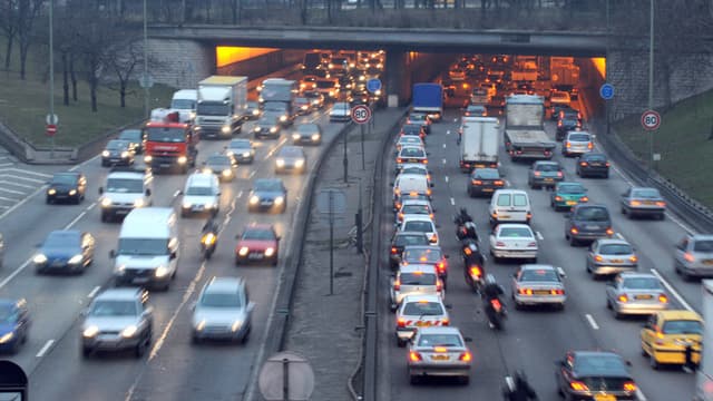 Une voie sur l'autoroute A1 devait être réservée aux taxis et bus.