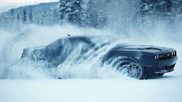 C'était prévu, la Challenger dispose désormais d'une version quatre roues motrices. Ca tombe bien, c'est l'hiver et bientôt Noël.
