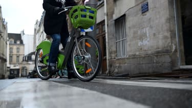 Vélib' accuse toujours du retard dans l'installation des stations.