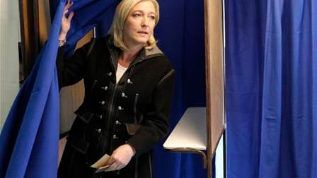 Marine Le Pen, lors des élections cantonales. Les sondages successifs qui placent la présidente du Front national au second tour de la présidentielle en 2012 ne sont pas forcément positifs pour elle, a estimé dimanche l'ancien Premier ministre Dominique d