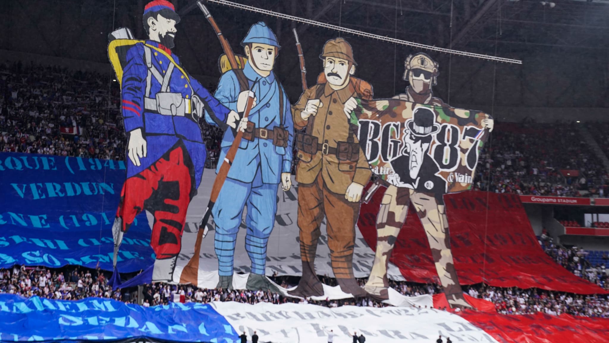 Tifo des Bad Gones en hommage aux soldats français en Ligue 1, le 4 mai 2025.