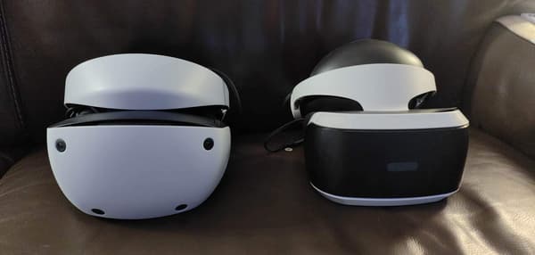 A gauche: le PlayStation VR2 - A droite: le PS VR1
