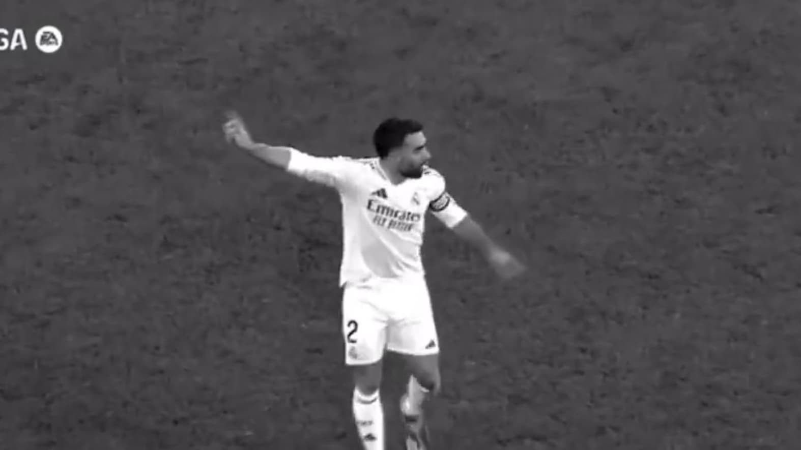 Dani Carvajal fait signe à Lunin de dégager le ballon loin devant lors de Real Madrid-Villarreal, le 05/10/2024 Dani Carvajal fait signe à Lunin de dégager le ballon loin devant lors de Real Madrid-Villarreal, le 05/10/2024