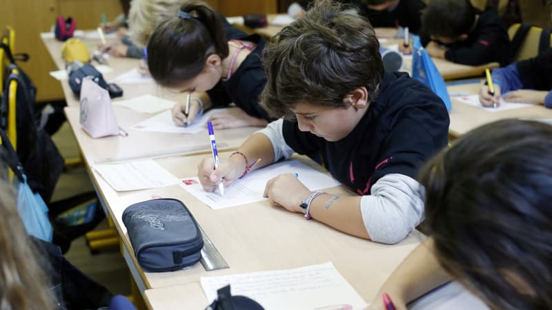 Des enfants dans une école primaire à Paris, en octobre 2014.