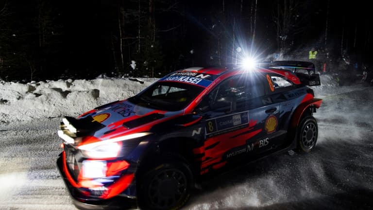 L'Estonien Ott Tänak (Hyundai) et son co-pilote Martin Jarveoja lors de la 8e spéciale du Rallye Arctique, à Siikakama en Finlande, le 27 février 2021