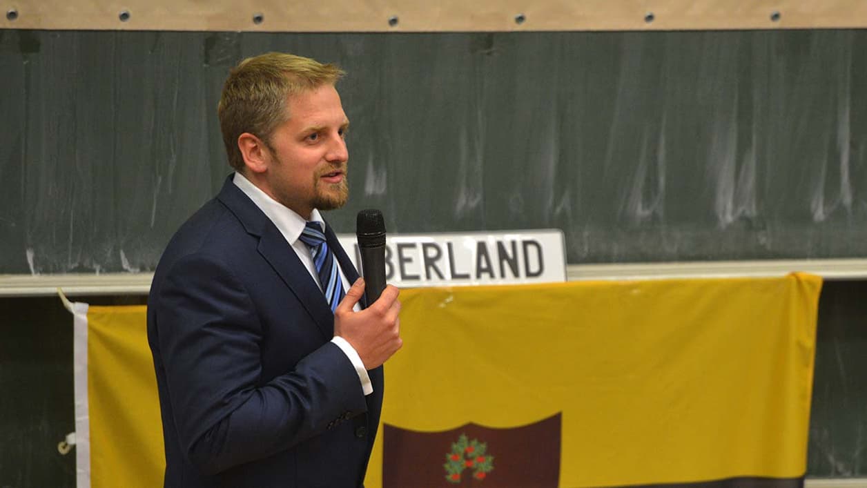 Vit Jedlicka, 31 ans, homme politique tchèque à tendance libérale, a présenté son pays, Liberland, le 20 avril, à l'université d'Economie de Prague. Vit Jedlicka, 31 ans, homme politique tchèque à tendance libérale, a présenté son pays, Liberland, le 20 avril, à l'université d'Economie de Prague.