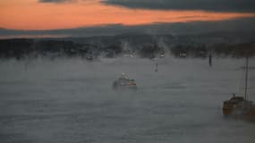 Un ferry navigue dans le fjord d'Oslo (Norvège) le 5 janvier 2024