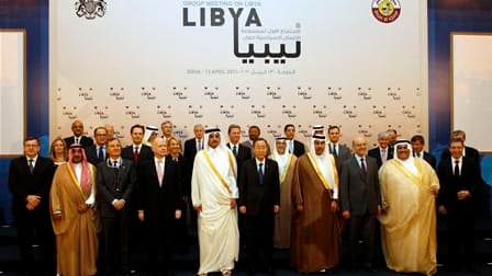 A Doha, au Qatar, où se tient une réunion des ministres du Groupe de contact sur la Libye, Alain Juppé a plaidé pour une "pression militaire forte" afin d'imposer un cessez-le feu dans le pays, assorti d'un retrait des troupes de Kadhafi. Le ministre fran