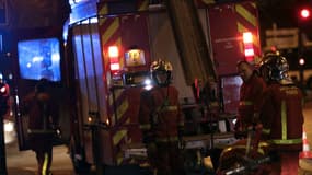 Des pompiers à l'oeuvre près d'un incendie dans le XVIe arrondissement de Paris, le 5 février 2019. 