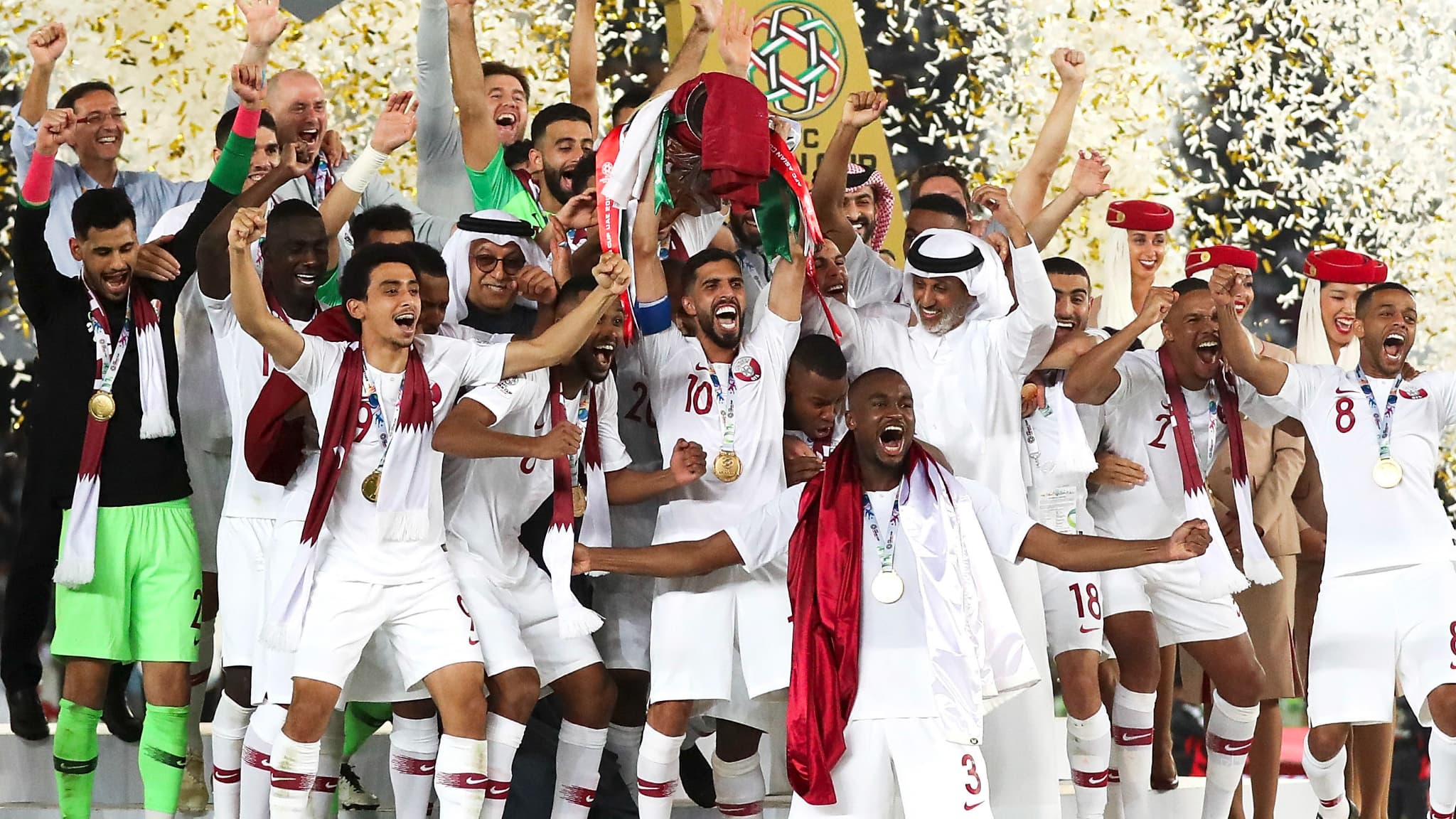 Le Qatar soulevant la Coupe d'Asie 2019 Le Qatar soulevant la Coupe d'Asie 2019