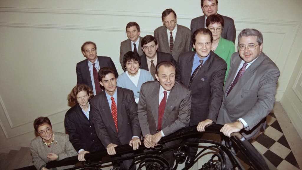Garde rapprochée. Confirmé à la tête du PS en octobre 1993, Michel Rocard veut s'appuyer sur le parti pour appliquer sa politique d'ouverture aux centristes et aux écologistes. Garde rapprochée. Confirmé à la tête du PS en octobre 1993, Michel Rocard veut s'appuyer sur le parti pour appliquer sa politique d'ouverture aux centristes et aux écologistes.