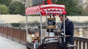 Danilo Bianco, un vendeur ambulant fondateur de Tripbikecafé, à Paris le jeudi 7 novembre 2024. 