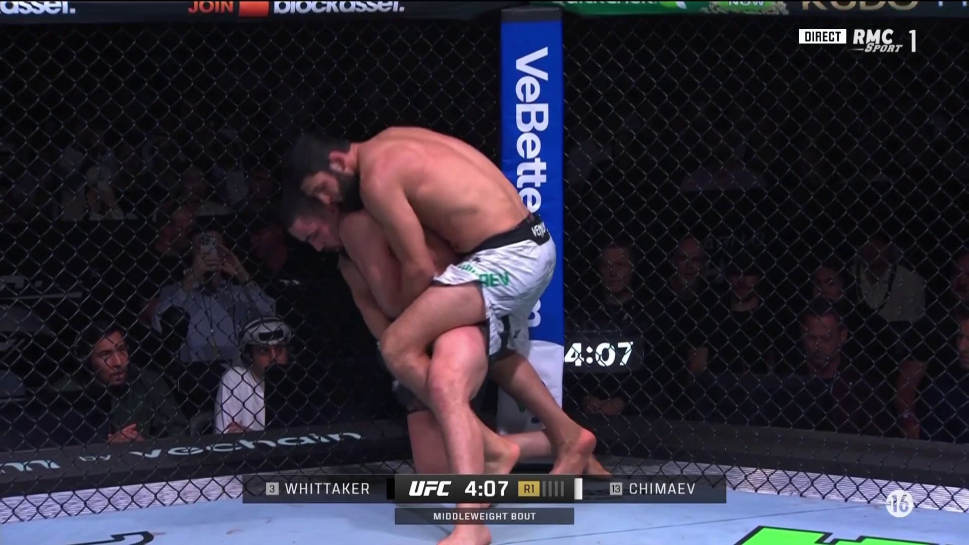 Le co-main event de l'UFC 308 entre Chimaev et Whittaker, 26 octobre 2024 Le co-main event de l'UFC 308 entre Chimaev et Whittaker, 26 octobre 2024