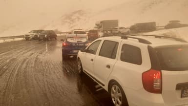 La neige rend la circulation difficile au col du Lautaret ce samedi 30 mars.