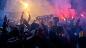 Des supporteurs du Maccabi Tel-Aviv avant le match de Ligue Europe contre l'Ajax à Amsterdam, le 8 novembre 2024
