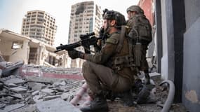 Des soldats israéliens dans la bande de Gaza, le 16 novembre 2023.