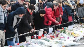 Une foule rassemblée en hommage aux victimes de l'attentat de Strasbourg, le 16 décembre 2018. 