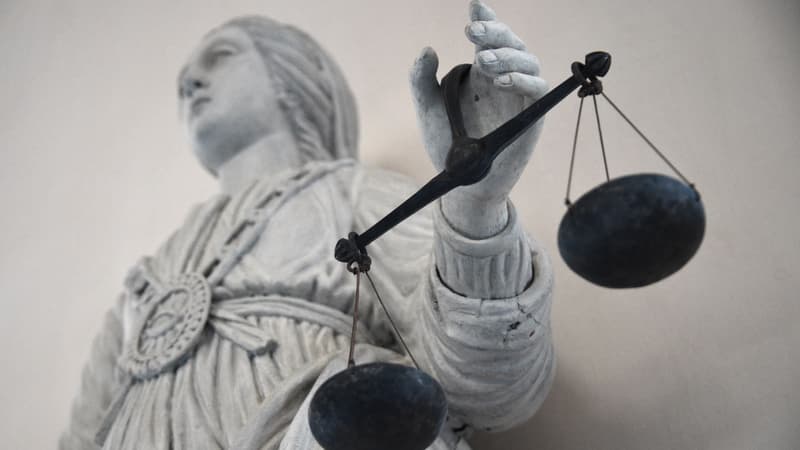 Sculpture au Tribunal de Rennes en France mai 2015.