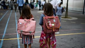 Des enfants dans une cour d'école (image d'illustration). 