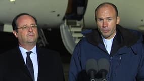 Le père Georges et François Hollande, mercredi 1er janvier 2014, à l'aéroport de Villacoublay.