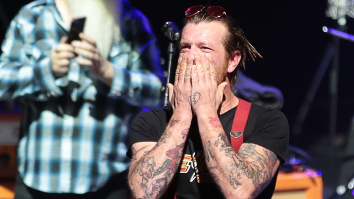 Jesse Hughes pendant son concert à L'Olympia le 16 février 2016 Jesse Hughes pendant son concert à L'Olympia le 16 février 2016