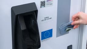 Cette carte BMW Charging permet d’accéder à 90% des bornes de recharge publiques. BMW promet alors une recharge de 100 kilomètres en 10 minutes. Lors de notre essai, l'autonomie de notre batterie est passée de 67 à 81% de charge en 9 minutes sur une borne Ionity.