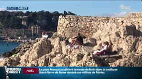 Les Niçois profitent de la douceur avec un bain de Noêl