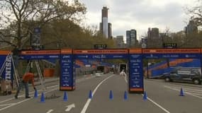 La ligne d'arrivée du 43e marathon de New York est déjà installée.