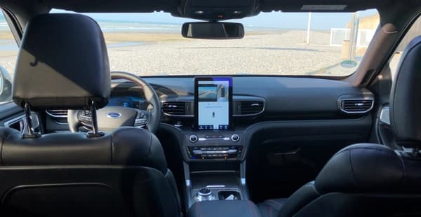 A l'intérieur du Ford Explorer A l'intérieur du Ford Explorer