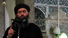 Capture d'écran d'une vidéo de propagande du groupe Etat islamique montrant son chef Abou Bakr al-Baghdadi dans une mosquée de Mossoul en Irak, le 5 juillet 2014