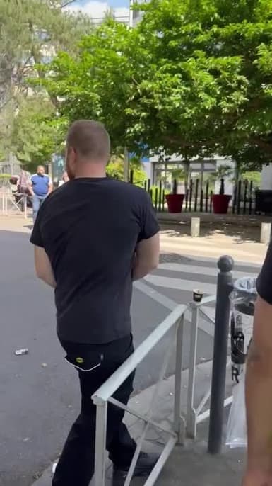 L'ancien siège social de Canal+ à Issy-les-Moulineaux en feu - Témoins BFMTV
