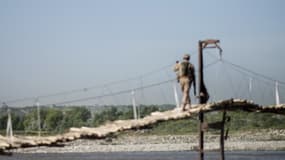Un avion, qui vient de s'envoler de la base militaire américaine, survole la région de Bagram, en Afghanistan, le 29 mai 2014 (photo d'illustration).